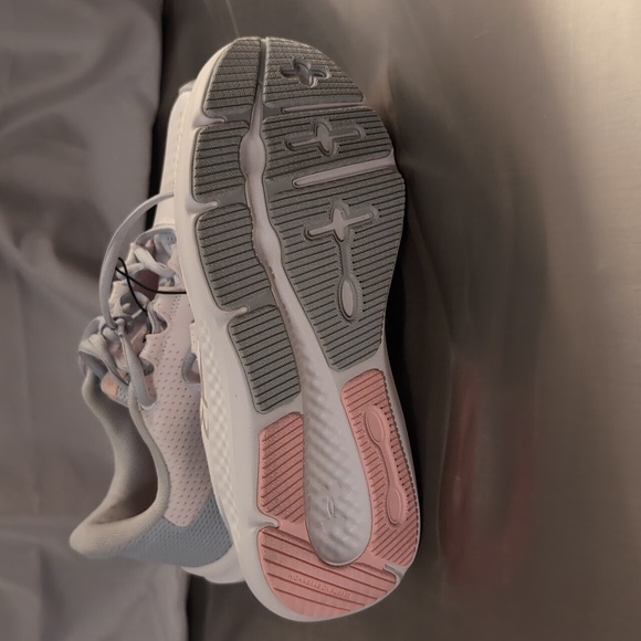 Womens under armour shoes/ size 6.5 - Picture 6 of 8